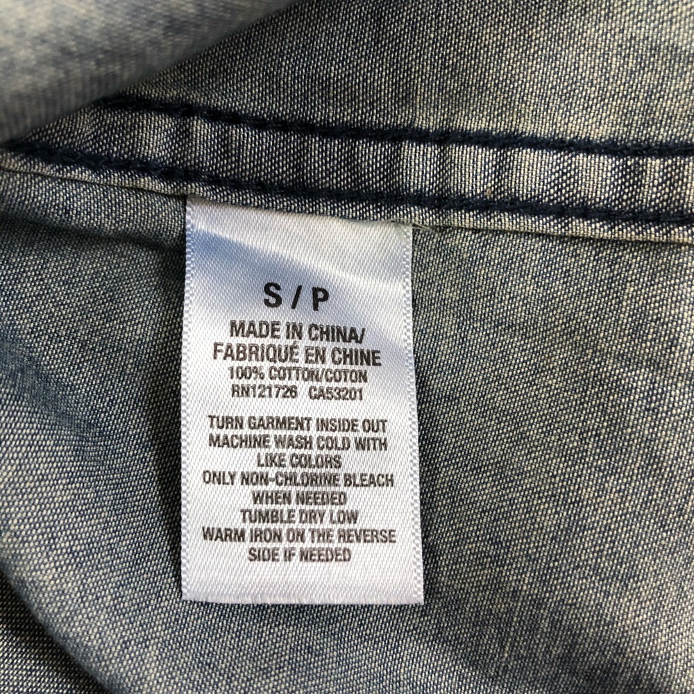 NWT Prince & Fox l Chambray Button Down Shirt S - Picture 8 of 10